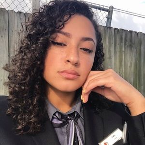 Meet your Posher, Gabriela